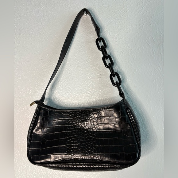 Elegant Black Croc-Embossed Shoulder Bag - Picture 1 of 5